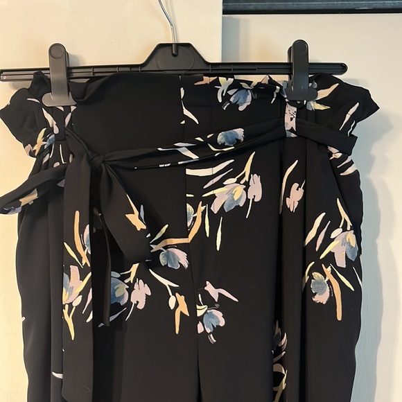 Paper bag waist floral dress pants - Picture 2 of 5